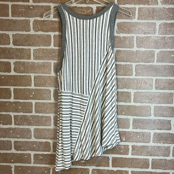 Cabi Top side out tank 5394 Gray Sleeveless Size Large Striped - Picture 2 of 8